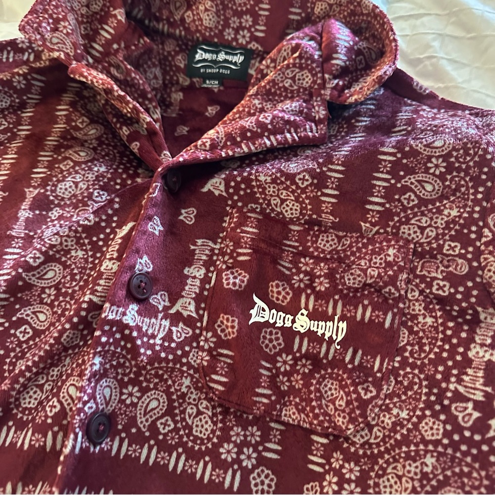 Dogg Supply by Snoop Dogg Burgundy Button Up Shirt Size Small